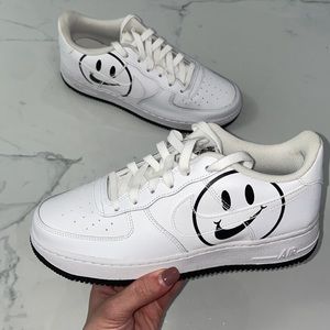Air Force 1 Lv8 2 Smiley Face